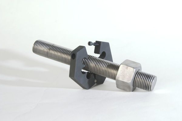 HINGED THREAD REPAIRING DIE